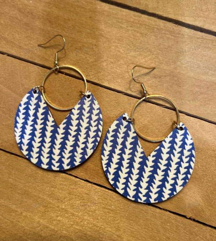 Cute Lil Blue Design Style Wooden Geometric Drop Earrings for Women to Wear Daily