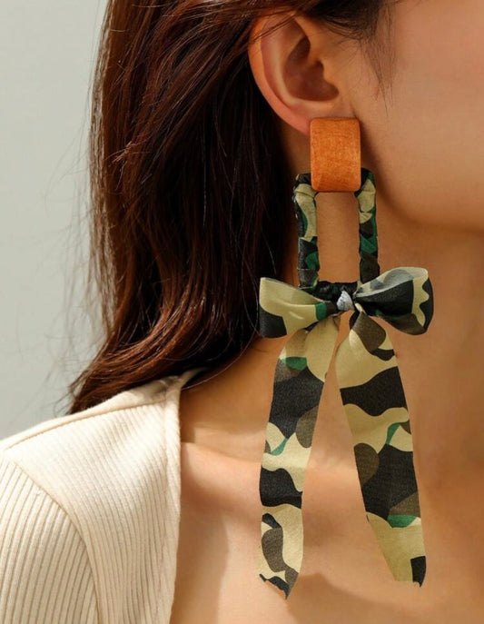 Military Style Fashionable Classic Wood Sqr Camouflage Bow Ear Charms for Daily Casual Wear Unique & Distinctive Earrings for Soldier Girls