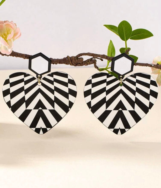 Black & White Big Heart Exaggerated Elegant And Stylish Acrylic Zebra Print Necklace Earrings Set for Ladies