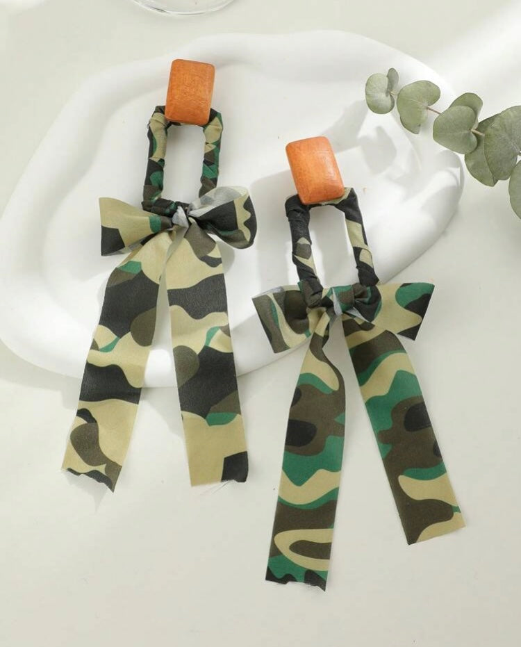 Military Style Fashionable Classic Wood Sqr Camouflage Bow Ear Charms for Daily Casual Wear Unique & Distinctive Earrings for Soldier Girls