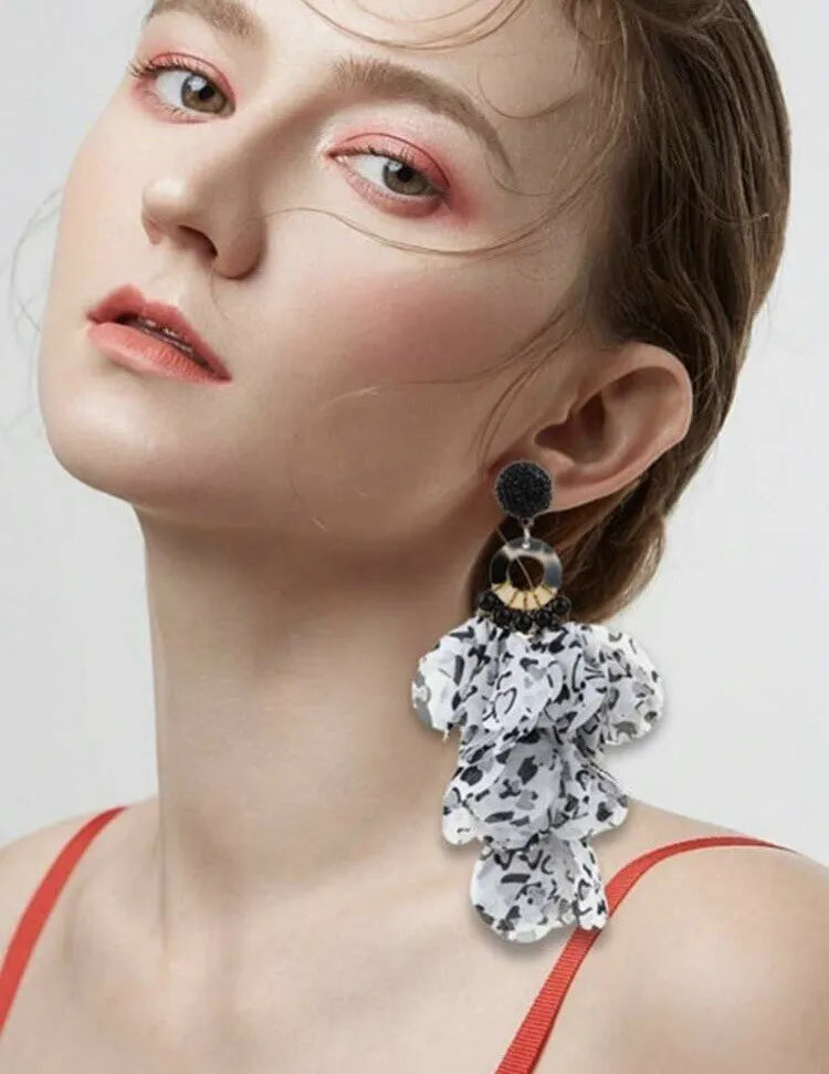 New Fashionable Lace Petal Shaped Pendant Black & White Earrings Women Statement