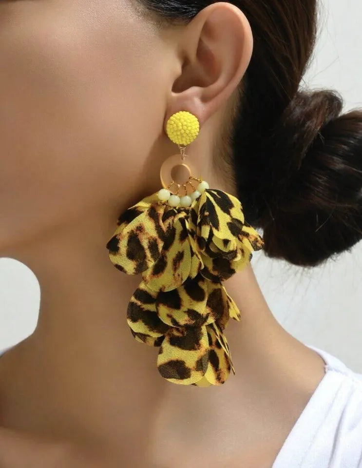New Fashionable Beaded Lace Petal Shaped Pendant Yellow & Black Earrings Women Statement